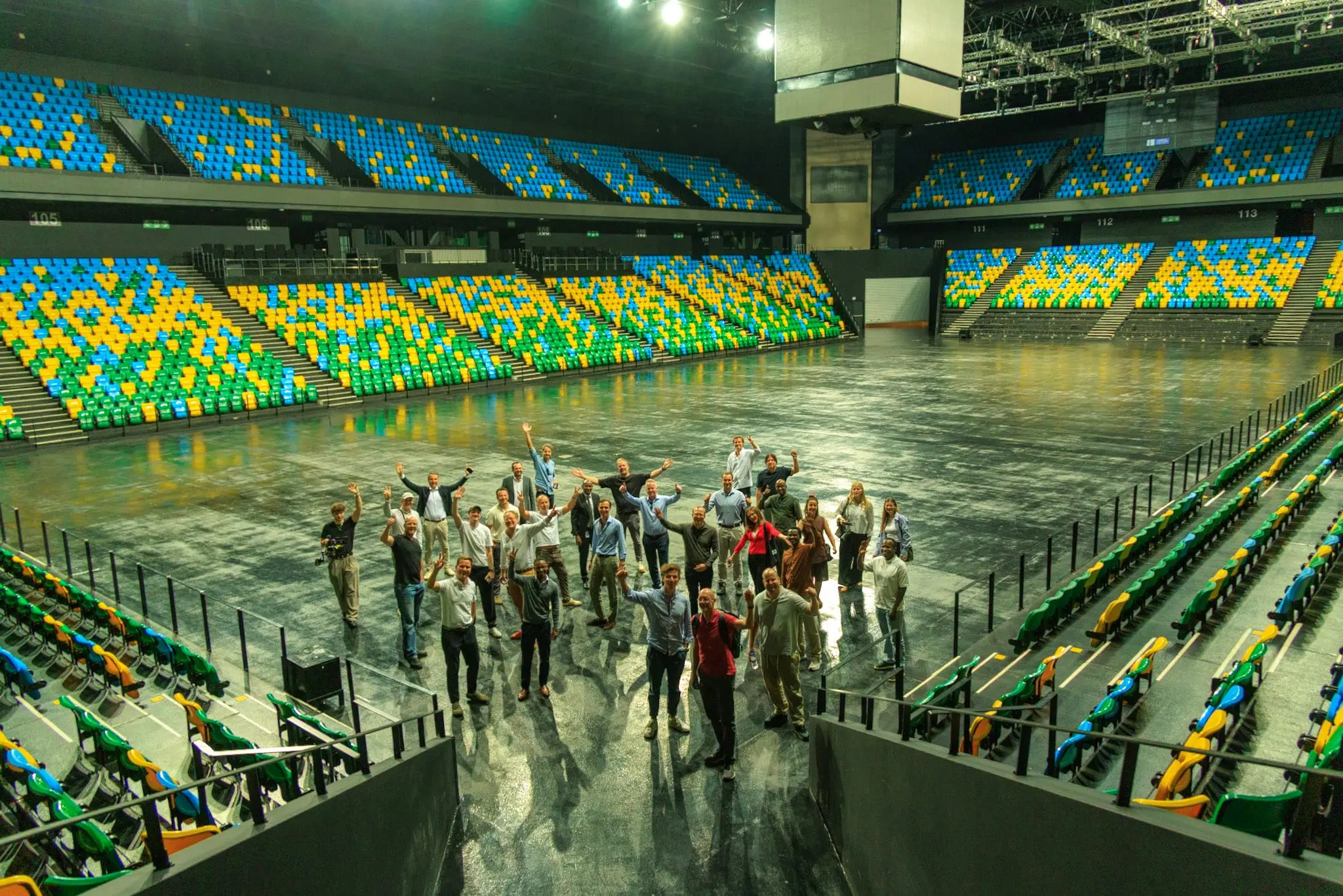 Reisegruppe in der leeren BK Arena
